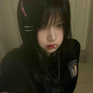 女人自己扒荫道口自慰
